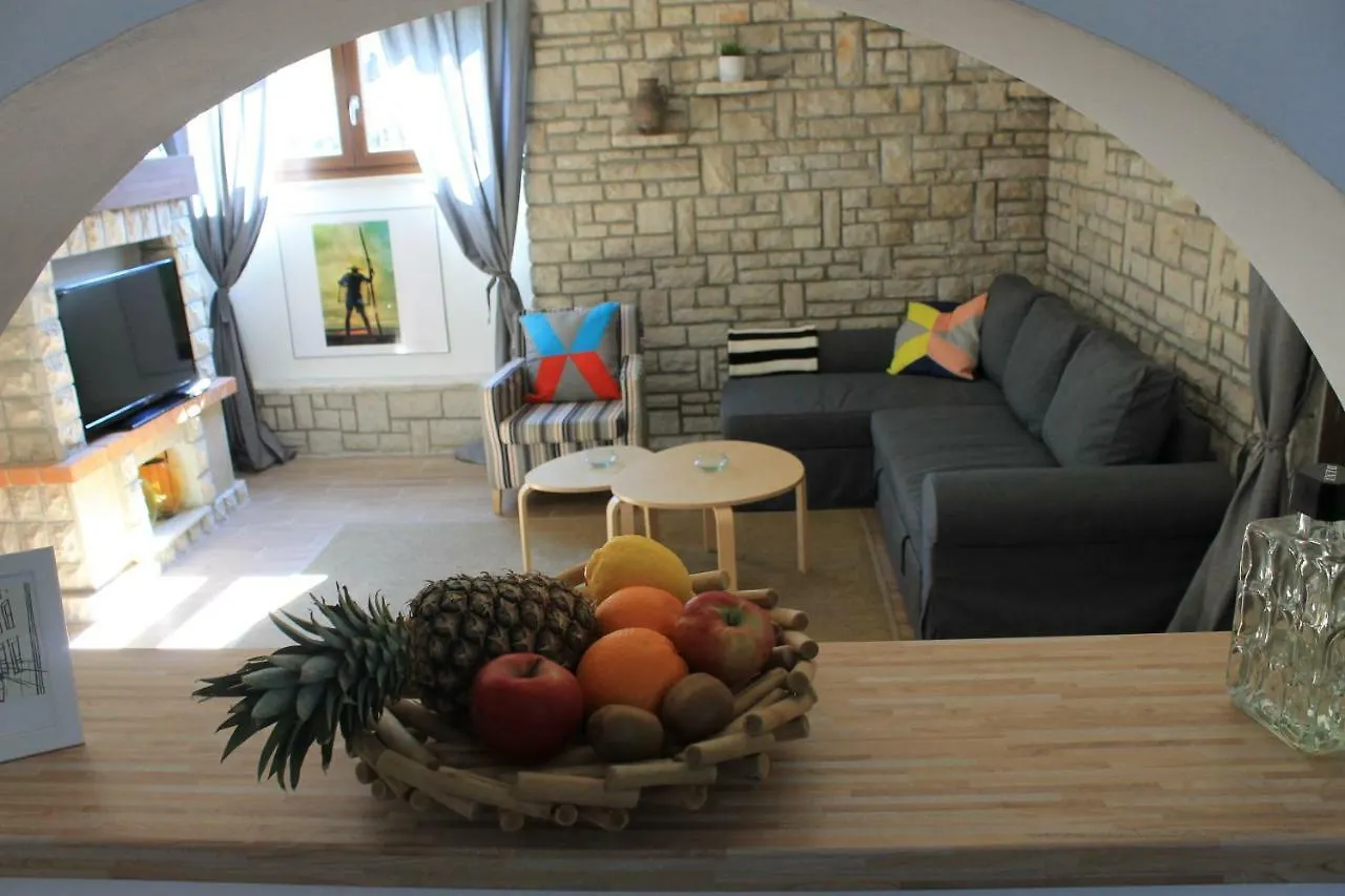 Apartments Dina Pula
