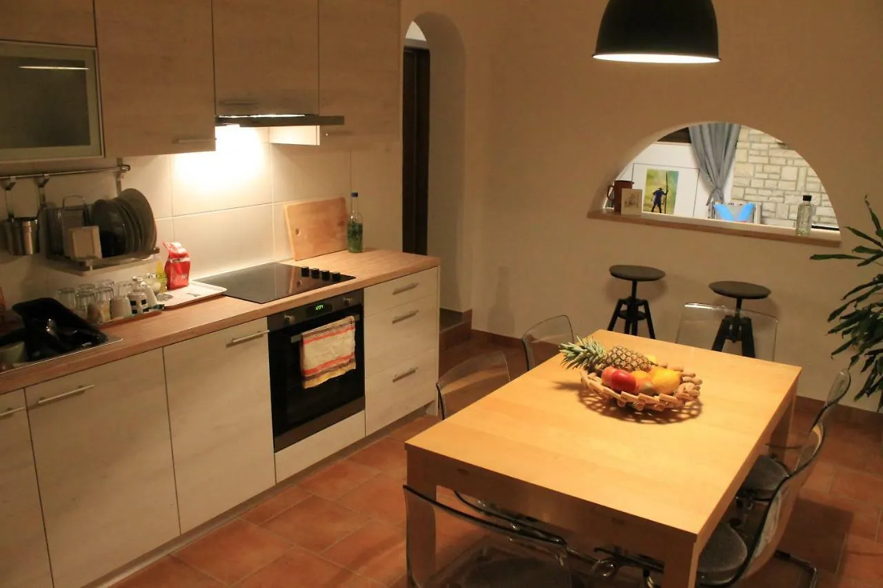Apartments Dina Pula