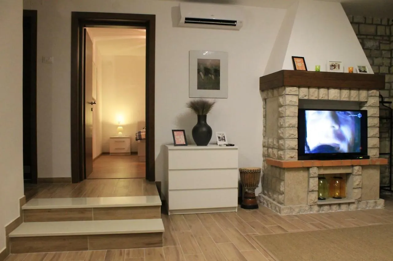 Apartments Dina Pula