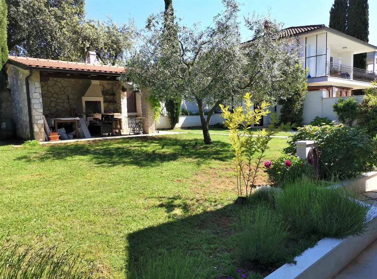 Apartments Dina Pula 0*,  Croatia