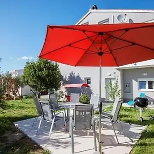 https://apartmani-cape.hotelinzadar.com