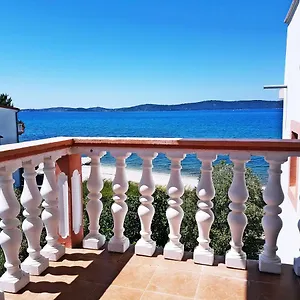 https://ika-apartments.hotelinzadar.com